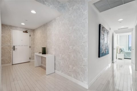 Condo in Miami Beach, Florida, 2 bedrooms № 1959913 - photo 6