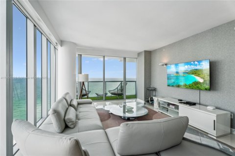 Condo in Miami Beach, Florida, 2 bedrooms № 1959913 - photo 3