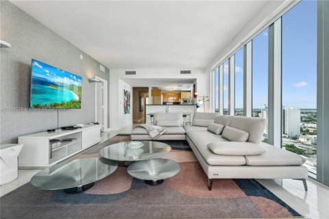 Condo in Miami Beach, Florida, 2 bedrooms № 1959913 - photo 2