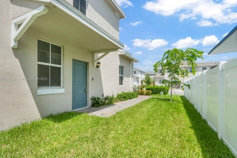 Touwnhouse à louer à Homestead, Floride: 4 chambres, 163.23 m2 № 1946927 - photo 2