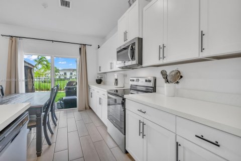 Touwnhouse à louer à Homestead, Floride: 4 chambres, 163.23 m2 № 1946927 - photo 9