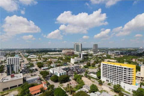 Condo in Miami, Florida, 2 bedrooms  № 1929975 - photo 15