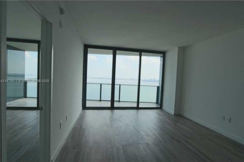 Condo in Miami, Florida, 2 bedrooms  № 1929975 - photo 1