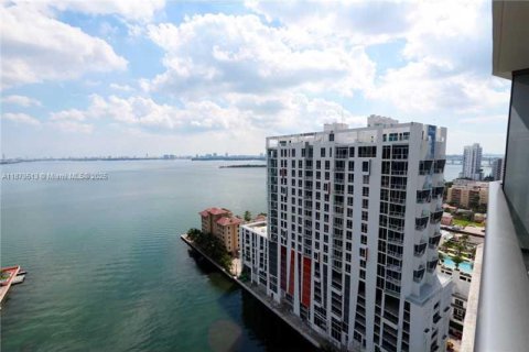 Condo in Miami, Florida, 2 bedrooms  № 1929975 - photo 11