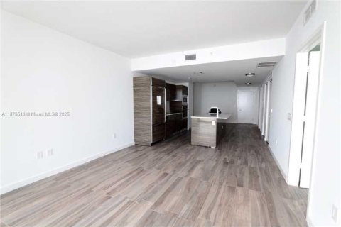 Condo in Miami, Florida, 2 bedrooms  № 1929975 - photo 2