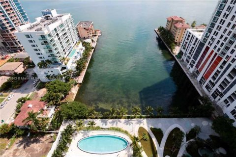 Condo in Miami, Florida, 2 bedrooms  № 1929975 - photo 8