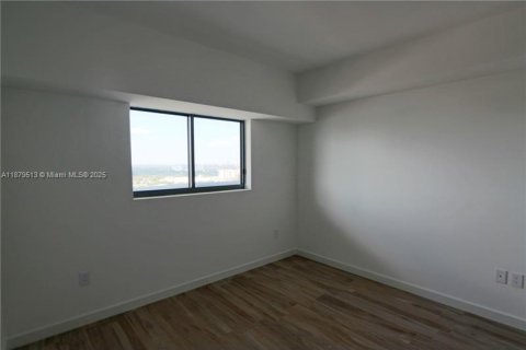 Condo in Miami, Florida, 2 bedrooms  № 1929975 - photo 5