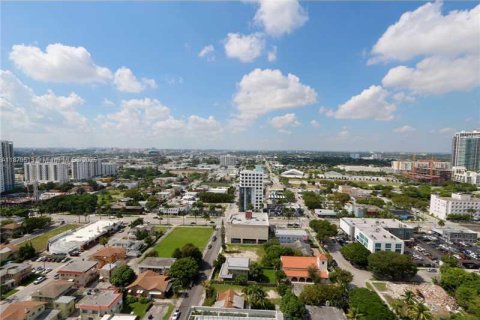 Condo in Miami, Florida, 2 bedrooms  № 1929975 - photo 13