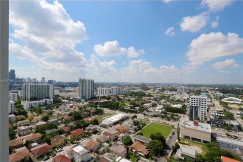 Condo in Miami, Florida, 2 bedrooms  № 1929975 - photo 14