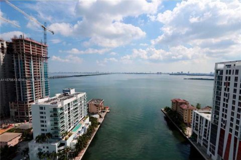 Condo in Miami, Florida, 2 bedrooms  № 1929975 - photo 9
