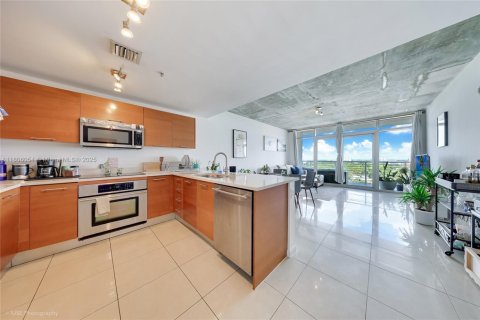 Condo in Miami, Florida, 1 bedroom  № 1937942 - photo 1