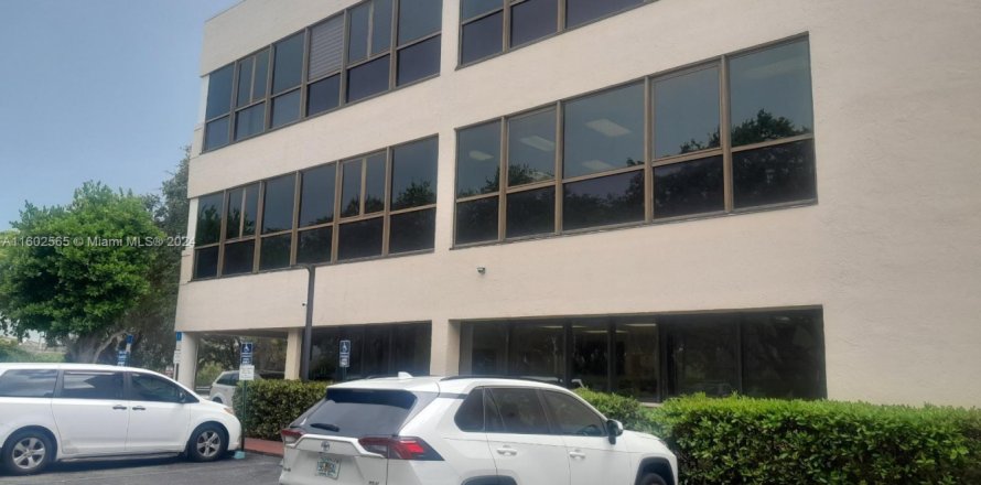 Oficina en Miami Lakes, Florida № 1222580