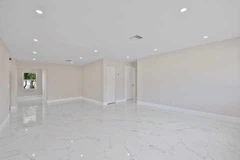 Casa en venta en West Palm Beach, Florida, 3 dormitorios, 124.58 m2 № 2315441 - foto 9