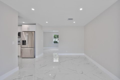 Casa en venta en West Palm Beach, Florida, 3 dormitorios, 124.58 m2 № 2315441 - foto 12
