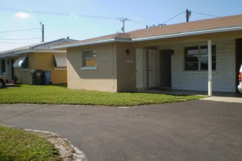 Commercial property in Oakland Park, Florida 193.7 sq.m. № 822929 - photo 1