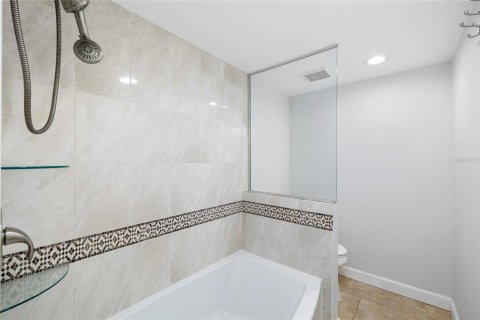 Condo in Seminole, Florida, 2 bedrooms  № 1850173 - photo 16