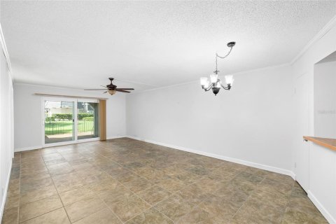 Condo in Seminole, Florida, 2 bedrooms  № 1850173 - photo 8