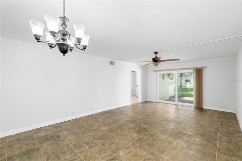 Condo in Seminole, Florida, 2 bedrooms  № 1850173 - photo 10