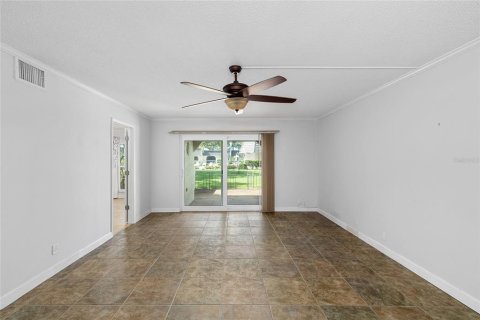 Condo in Seminole, Florida, 2 bedrooms  № 1850173 - photo 9