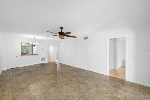 Condo in Seminole, Florida, 2 bedrooms  № 1850173 - photo 12