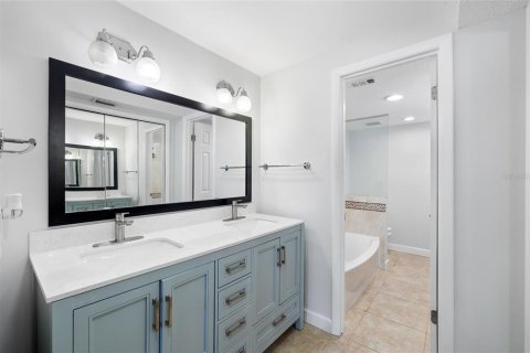Condo in Seminole, Florida, 2 bedrooms  № 1850173 - photo 15