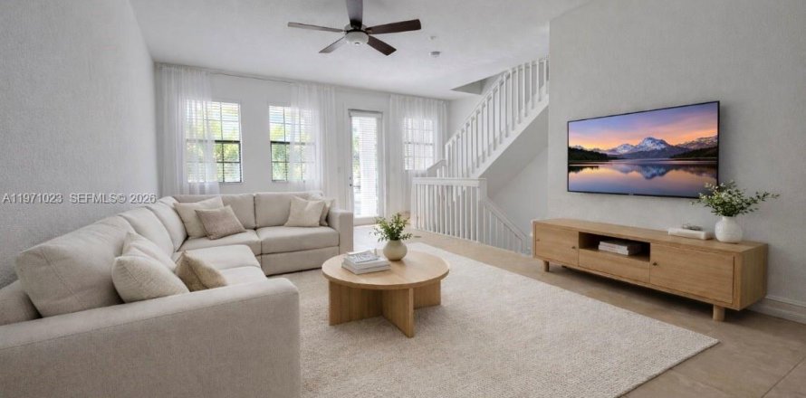 Condominio en Pembroke Pines, Florida, 3 dormitorios  № 2042644