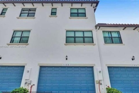 Condominio en alquiler en Pembroke Pines, Florida, 3 dormitorios, 181.62 m2 № 2042644 - foto 18