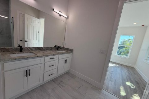 House in Placida, Florida 3 bedrooms, 183.2 sq.m. № 2102012 - photo 9