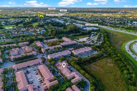 Townhouse in Pembroke Pines, Florida 2 bedrooms, 144.93 sq.m. № 1993512 - photo 8