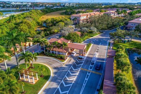 Townhouse in Pembroke Pines, Florida 2 bedrooms, 144.93 sq.m. № 1993512 - photo 15