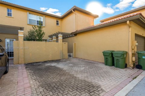 Townhouse in Pembroke Pines, Florida 2 bedrooms, 144.93 sq.m. № 1993512 - photo 6
