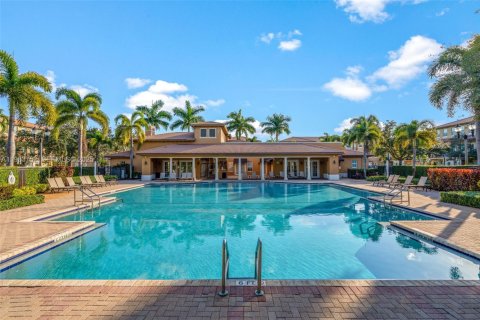 Townhouse in Pembroke Pines, Florida 2 bedrooms, 144.93 sq.m. № 1993512 - photo 14