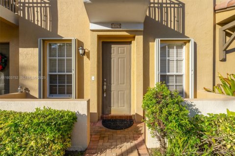 Townhouse in Pembroke Pines, Florida 2 bedrooms, 144.93 sq.m. № 1993512 - photo 3