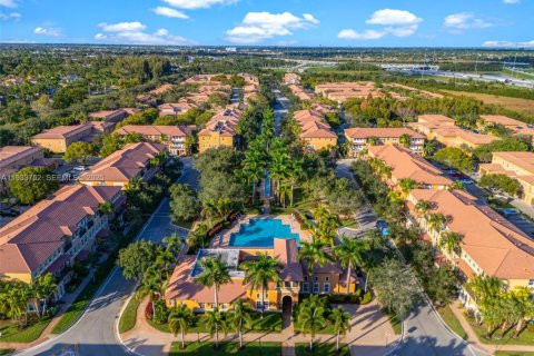 Townhouse in Pembroke Pines, Florida 2 bedrooms, 144.93 sq.m. № 1993512 - photo 12