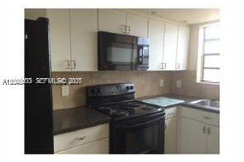 Condominio en venta en Miami Beach, Florida, 2 dormitorios, 79.06 m2 № 2089802 - foto 3