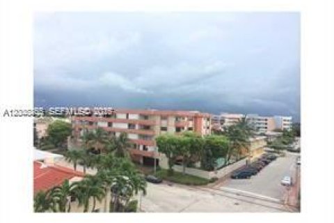 Condominio en venta en Miami Beach, Florida, 2 dormitorios, 79.06 m2 № 2089802 - foto 2