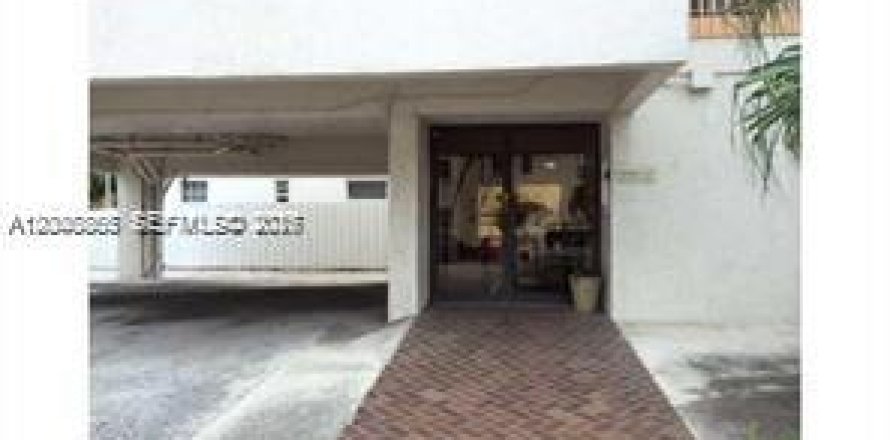 Condominio en Miami Beach, Florida, 2 dormitorios № 2089802