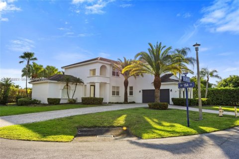 House in Palmetto Bay, Florida 6 bedrooms, 344.67 sq.m. № 2067477 - photo 19