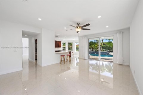 House in Palmetto Bay, Florida 6 bedrooms, 344.67 sq.m. № 2067477 - photo 29