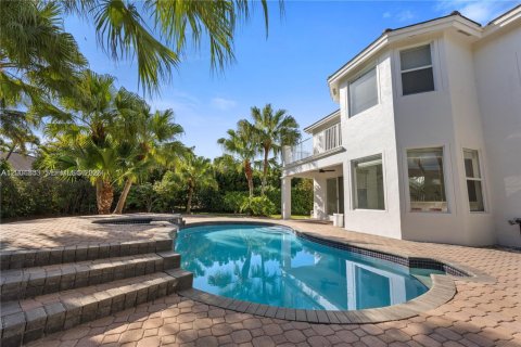House in Palmetto Bay, Florida 6 bedrooms, 344.67 sq.m. № 2067477 - photo 2