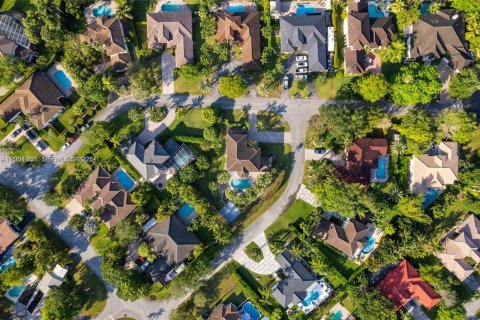 House in Palmetto Bay, Florida 6 bedrooms, 344.67 sq.m. № 2067477 - photo 10