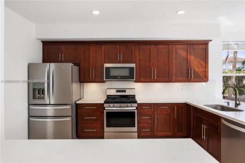 House in Palmetto Bay, Florida 6 bedrooms, 344.67 sq.m. № 2067477 - photo 22