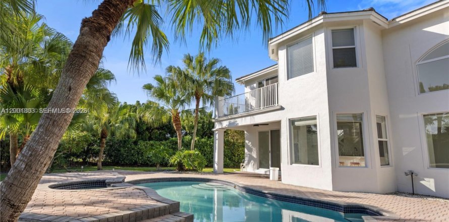 House in Palmetto Bay, Florida 6 bedrooms, 344.67 sq.m. № 2067477