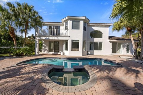 House in Palmetto Bay, Florida 6 bedrooms, 344.67 sq.m. № 2067477 - photo 4