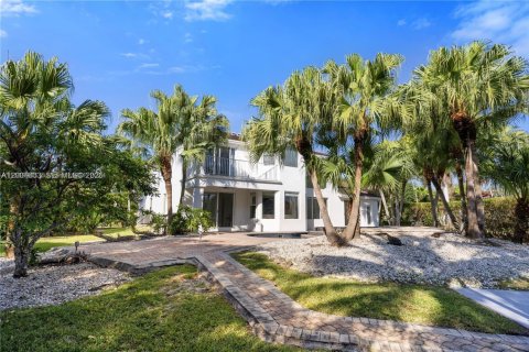 House in Palmetto Bay, Florida 6 bedrooms, 344.67 sq.m. № 2067477 - photo 7