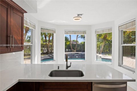 House in Palmetto Bay, Florida 6 bedrooms, 344.67 sq.m. № 2067477 - photo 24