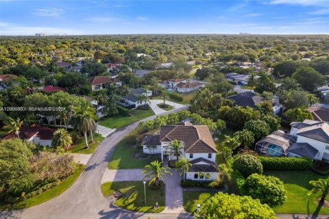 House in Palmetto Bay, Florida 6 bedrooms, 344.67 sq.m. № 2067477 - photo 12