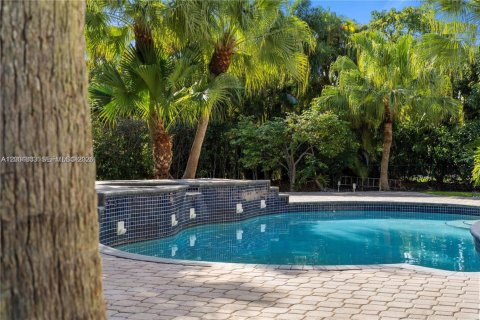 House in Palmetto Bay, Florida 6 bedrooms, 344.67 sq.m. № 2067477 - photo 3