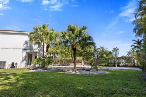 House in Palmetto Bay, Florida 6 bedrooms, 344.67 sq.m. № 2067477 - photo 6