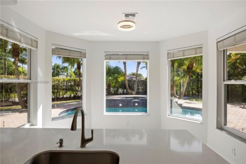 House in Palmetto Bay, Florida 6 bedrooms, 344.67 sq.m. № 2067477 - photo 26